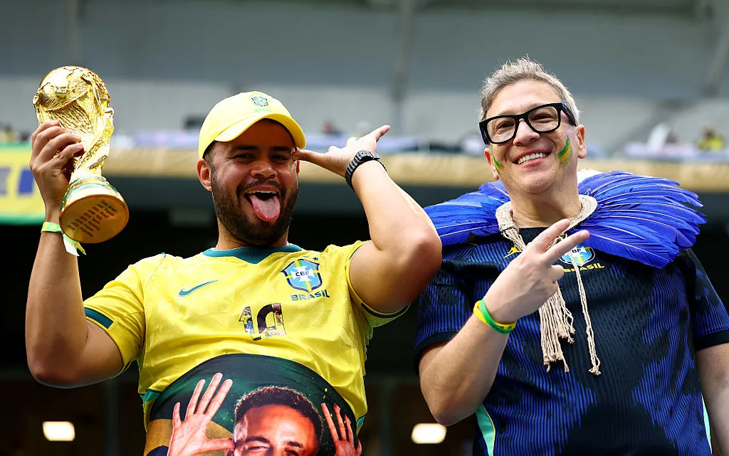 Hinchas de Brasil y Escocia se preparan para el partido. (Photo by Robert Cianflone/Getty Images)