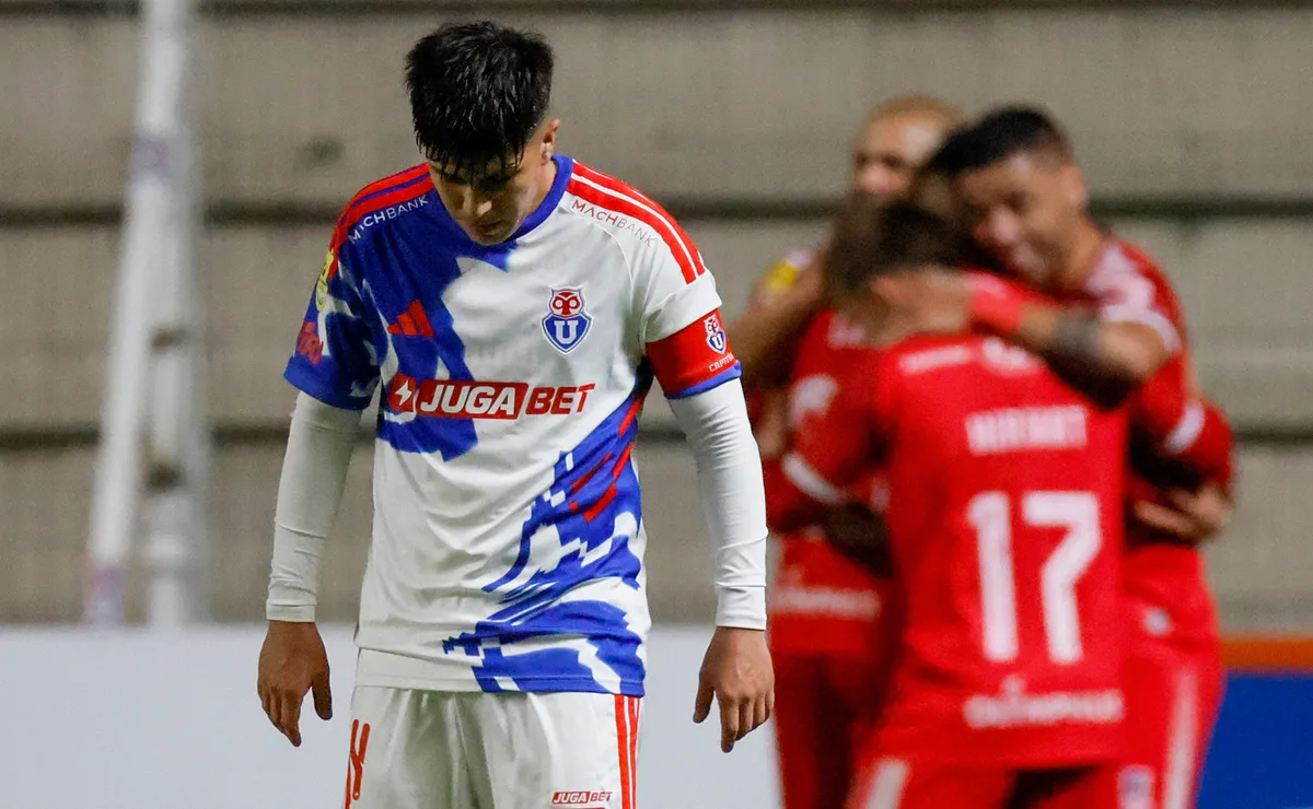 El jugador más criticado de la U en el primer tiempo contra U. La Calera: “Es uno menos”