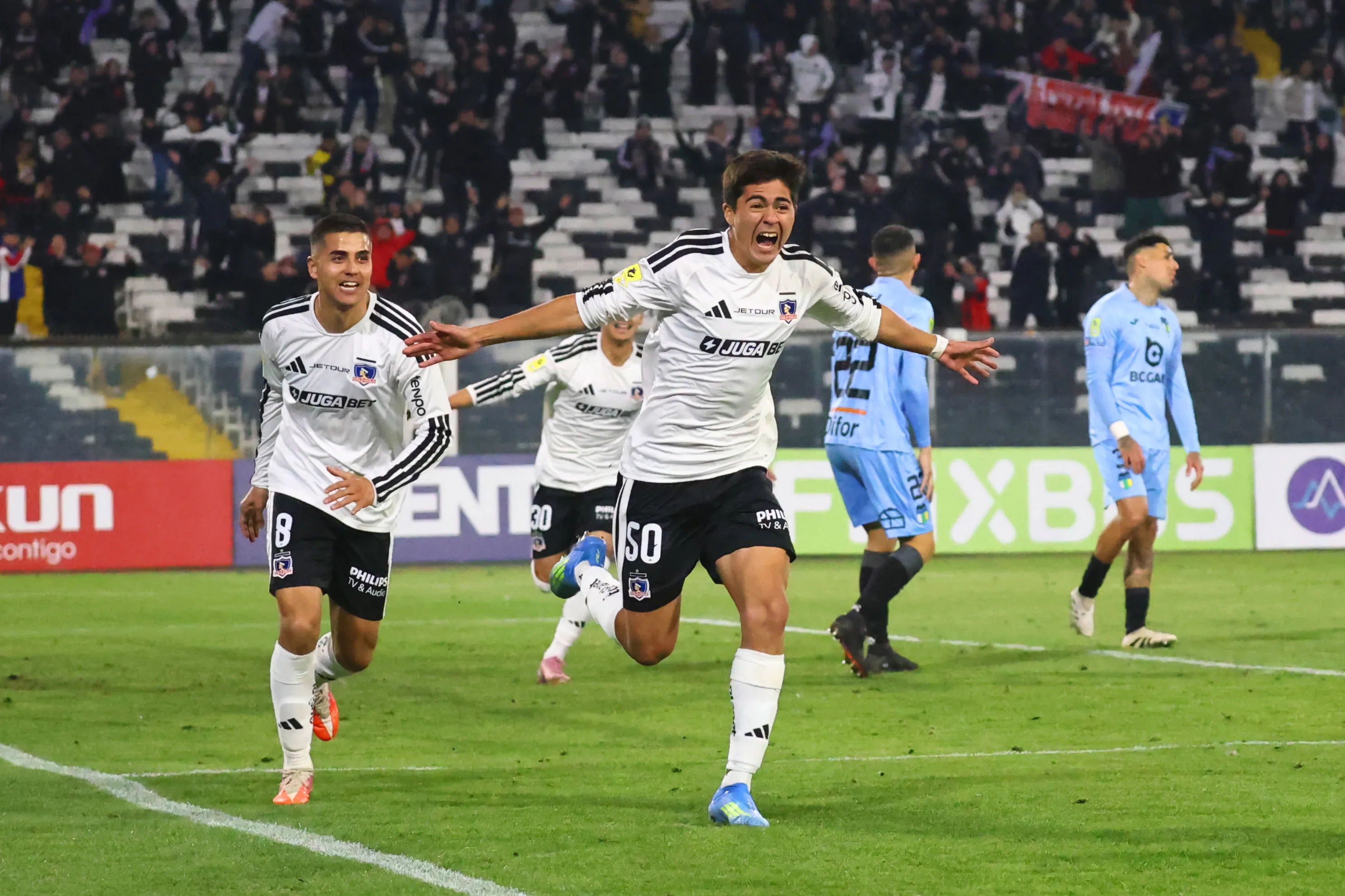 Felipe Raipán celebrando el gol del triunfo ante O’Higgins