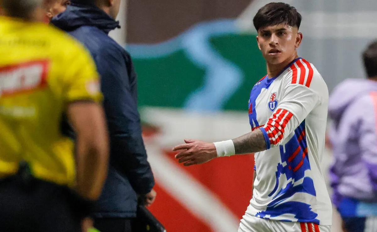 ¡Preocupación en la U!: Revelan el duro informe arbitral contra Maximiliano Guerrero tras su expulsión
