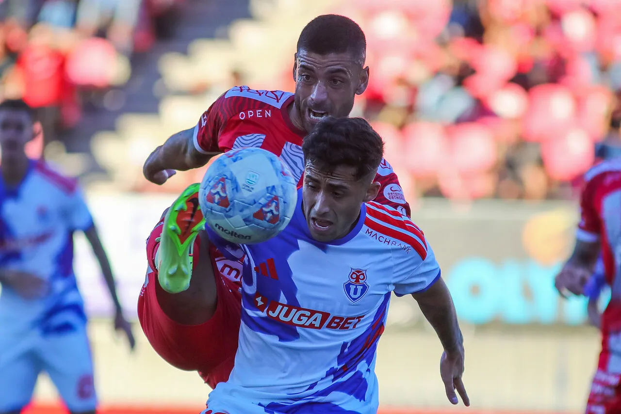 Assadi nuevamente afuera en la U. | Foto: Photosport