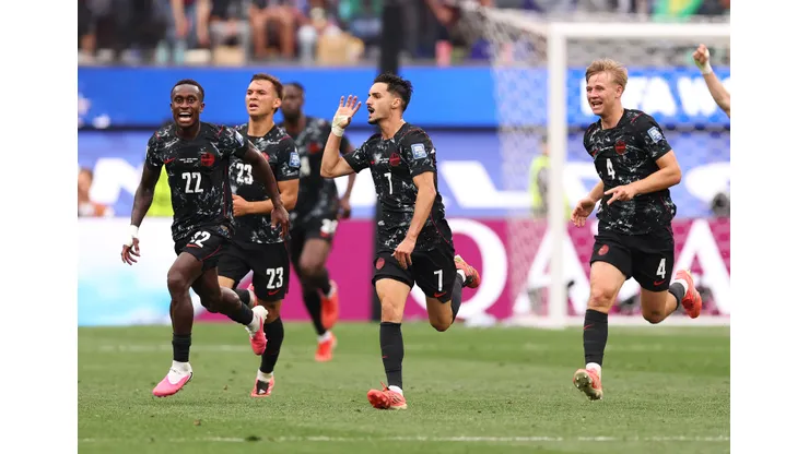 Canadá gana y avanza en el Mundial.