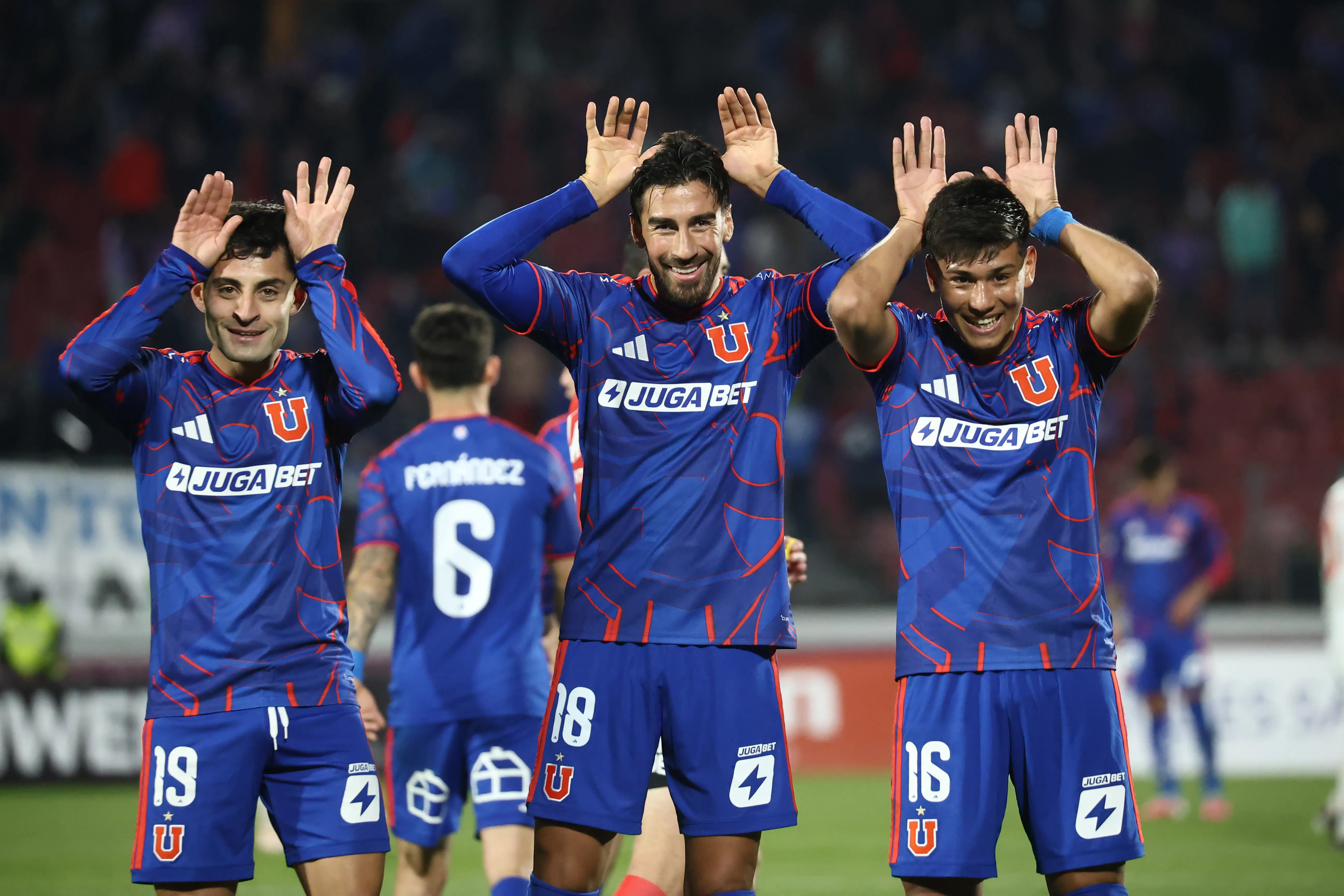 Juan Martín Lucero fue una de las figuras en el triunfo de la U. (Foto: Dragomir Yankovic/Photosport)