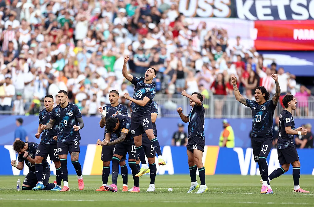 Galarza festeja junto a la sorprendente Paraguay de Gustavo Alfaro (Photo by Megan Briggs/Getty Images)