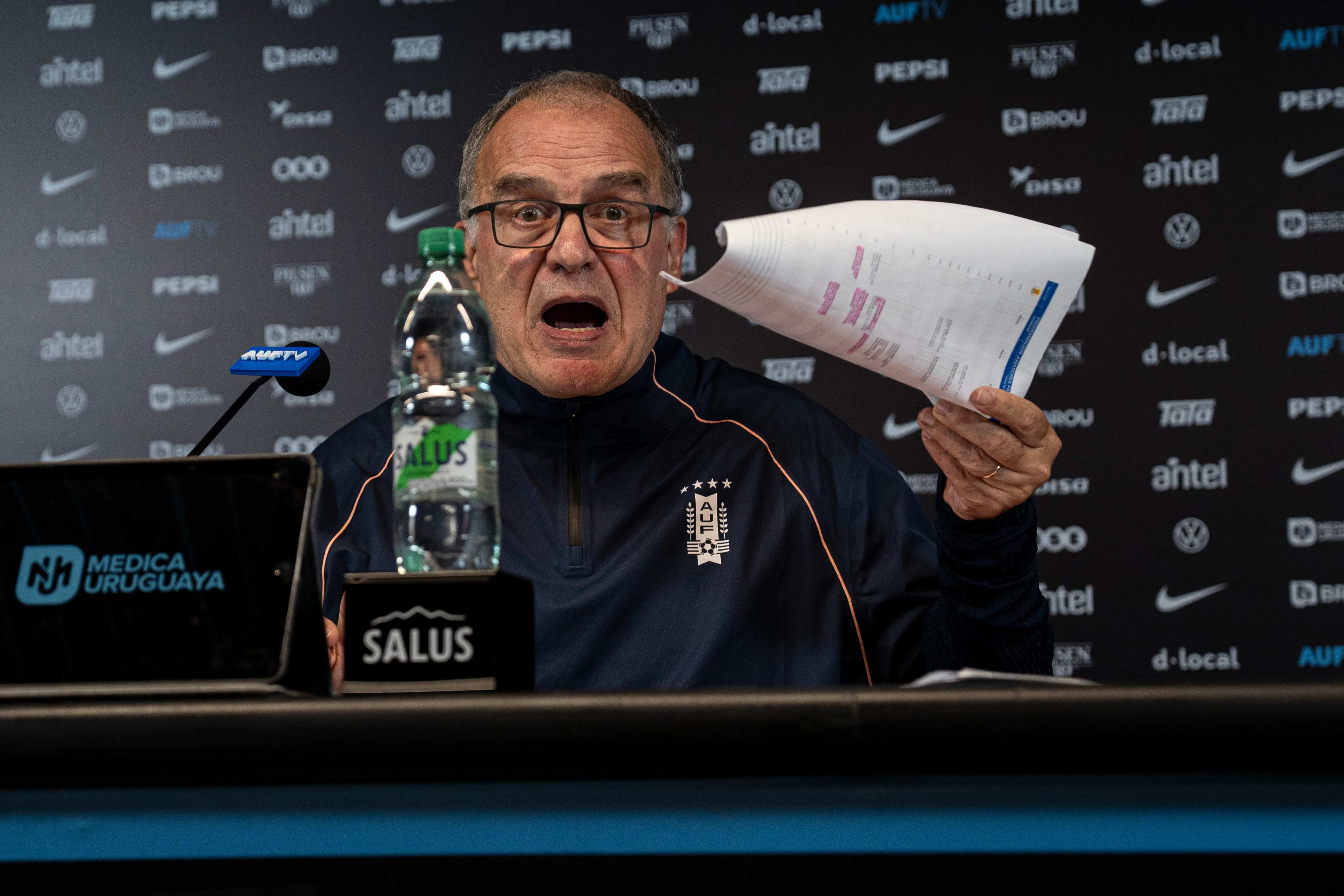 La última conferencia de Marcelo Bielsa al mando de Uruguay duró más de una hora y 30 minutos | FOTO Ernesto Ryan/Getty Images