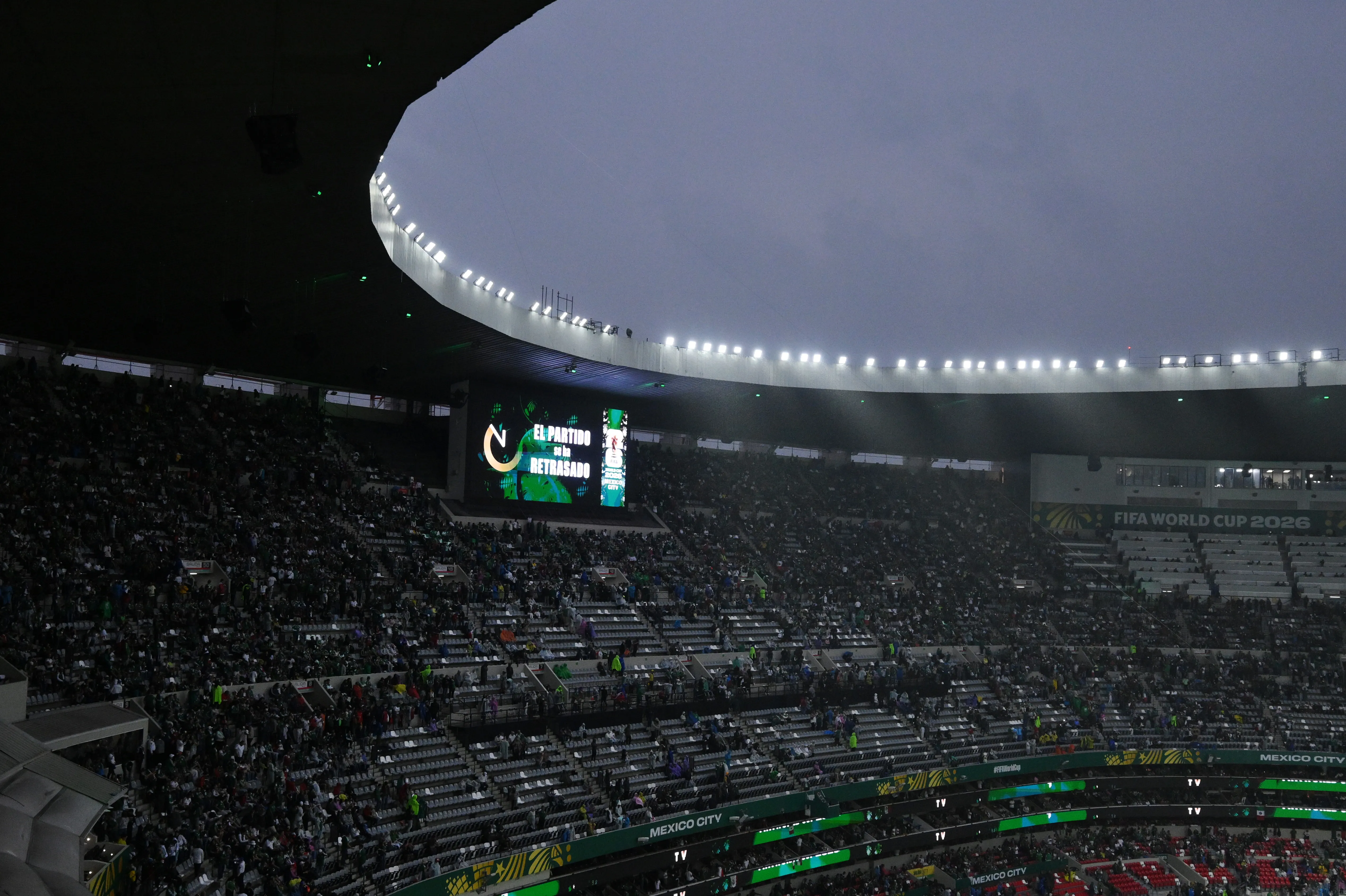 Por problemas climáticos está demorado el México vs Ecuador.