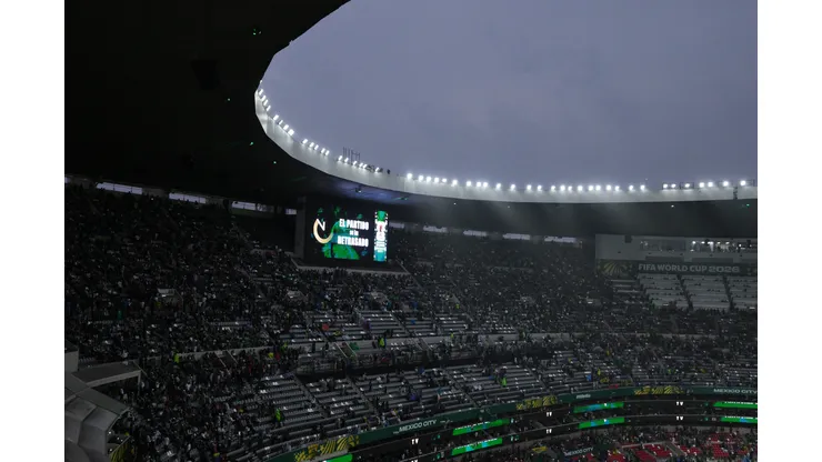 Por problemas climáticos está demorado el México vs Ecuador.