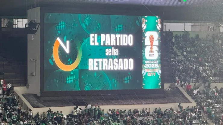 Partido entre México y Ecuador se retrasa por fuerte tormenta eléctrica.