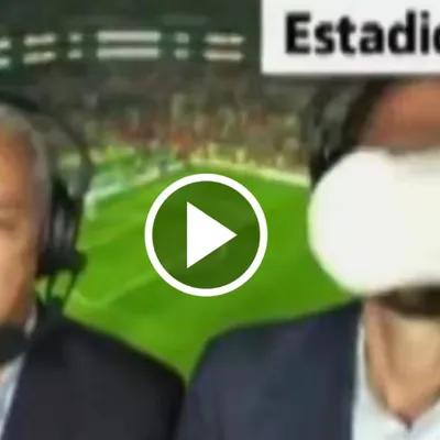 Video: el repudiable acto de hinchas de México con periodista de Ecuador