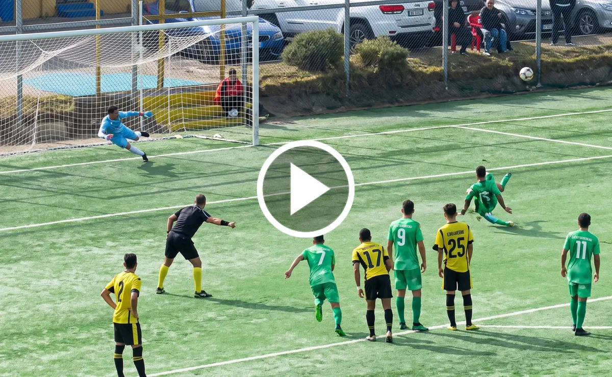 VIDEO | Campeón con Universidad de Chile se hace viral por penal errado: insólito momento