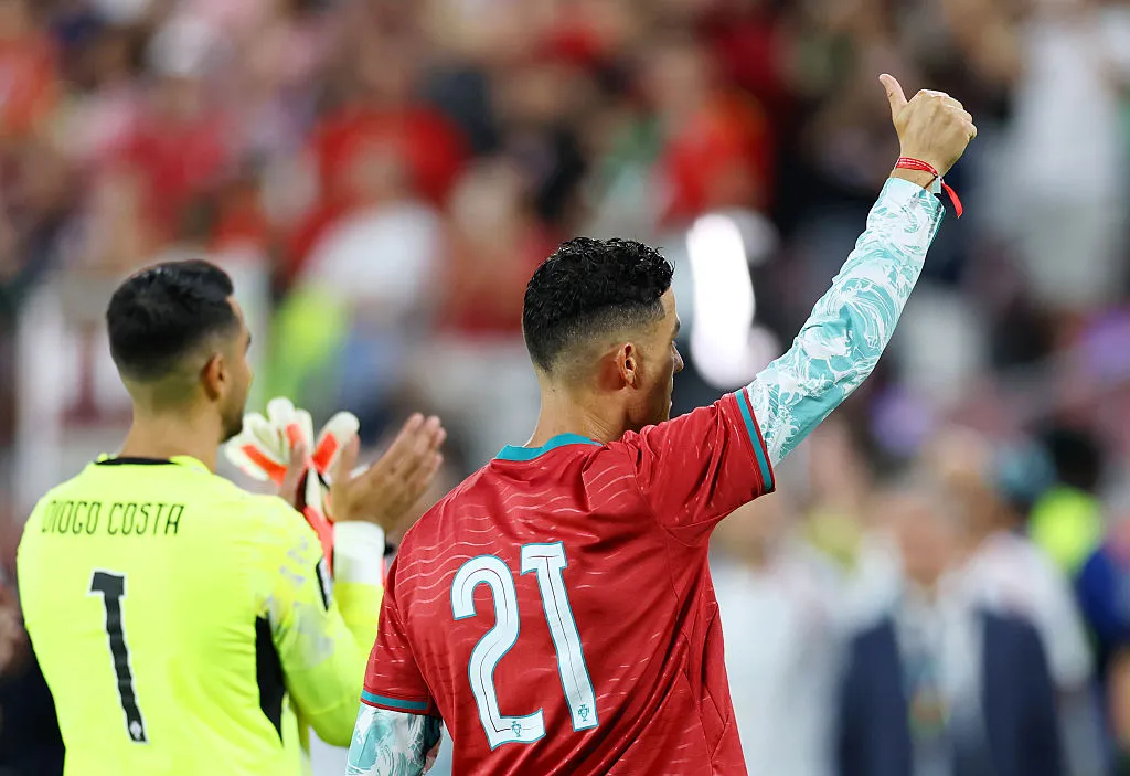 Homenaje de Cristiano Ronald y Portugal al fallecido Diogo Jota (Photo by Buda Mendes/Getty Images)