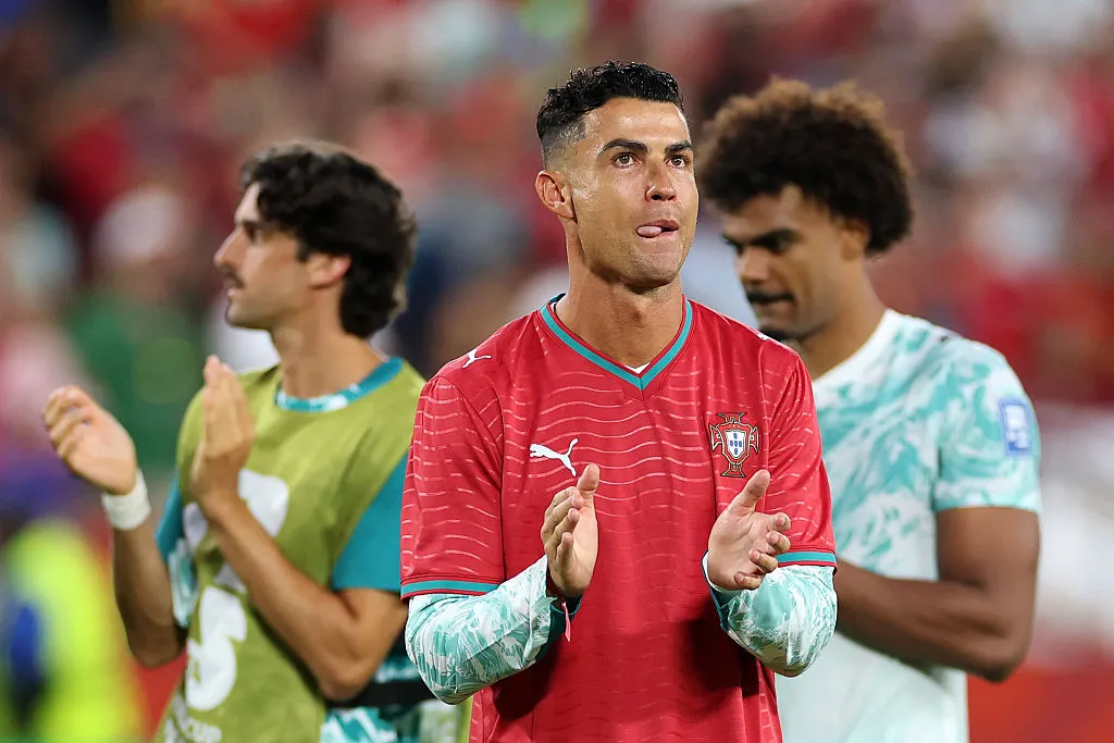 Homenaje de Cristiano Ronald y Portugal al fallecido Diogo Jota. (Photo by Dan Mullan/Getty Images)