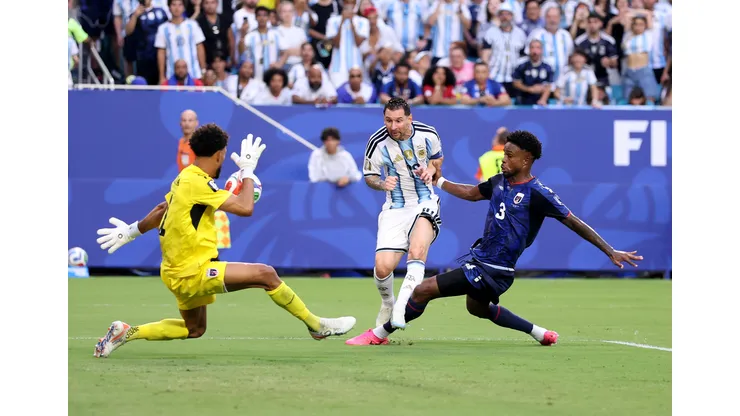 Lionel Messi pone en ventaja a Argentina.