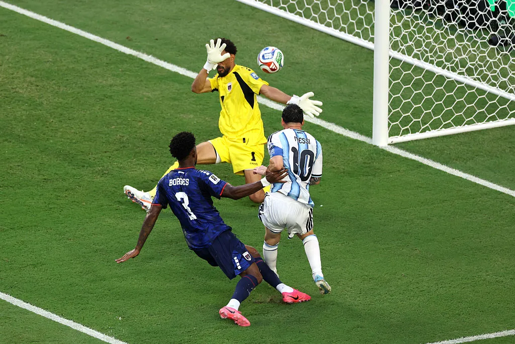 Momento del gol número 20 de Lionel Messi. (Foto: Megan Briggs/Getty Images)