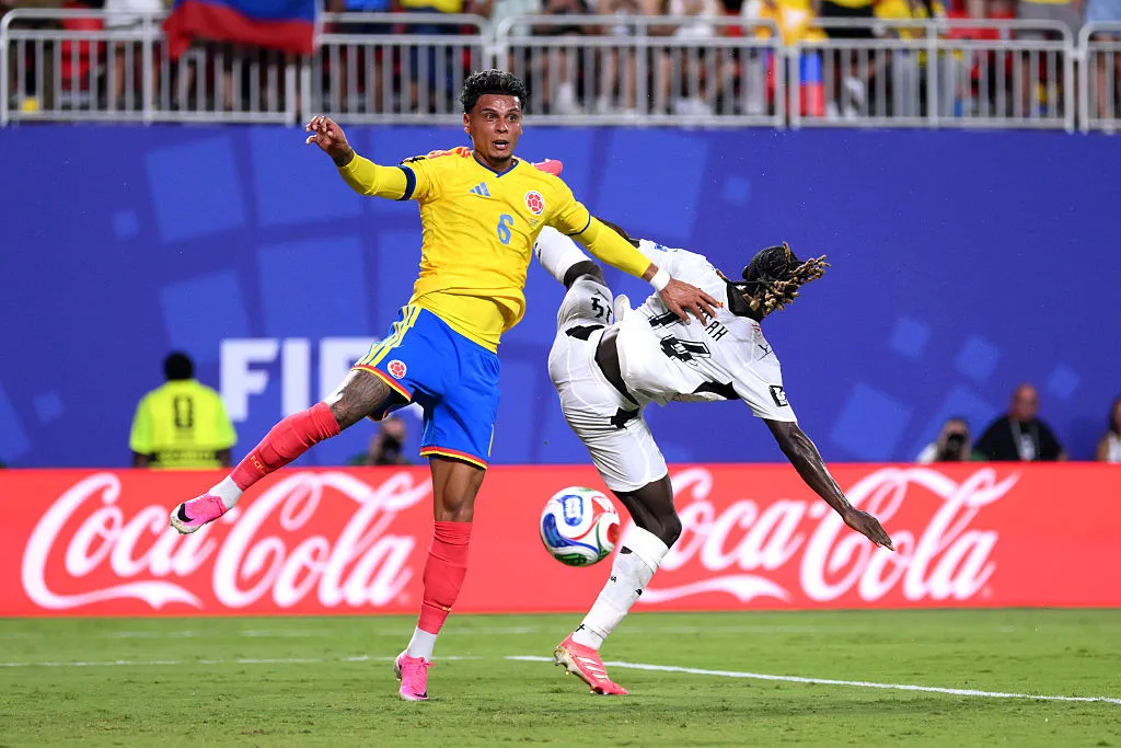 Richard Ríos recibió tarjeta amarilla ante Ghana. | Foto: Getty Images