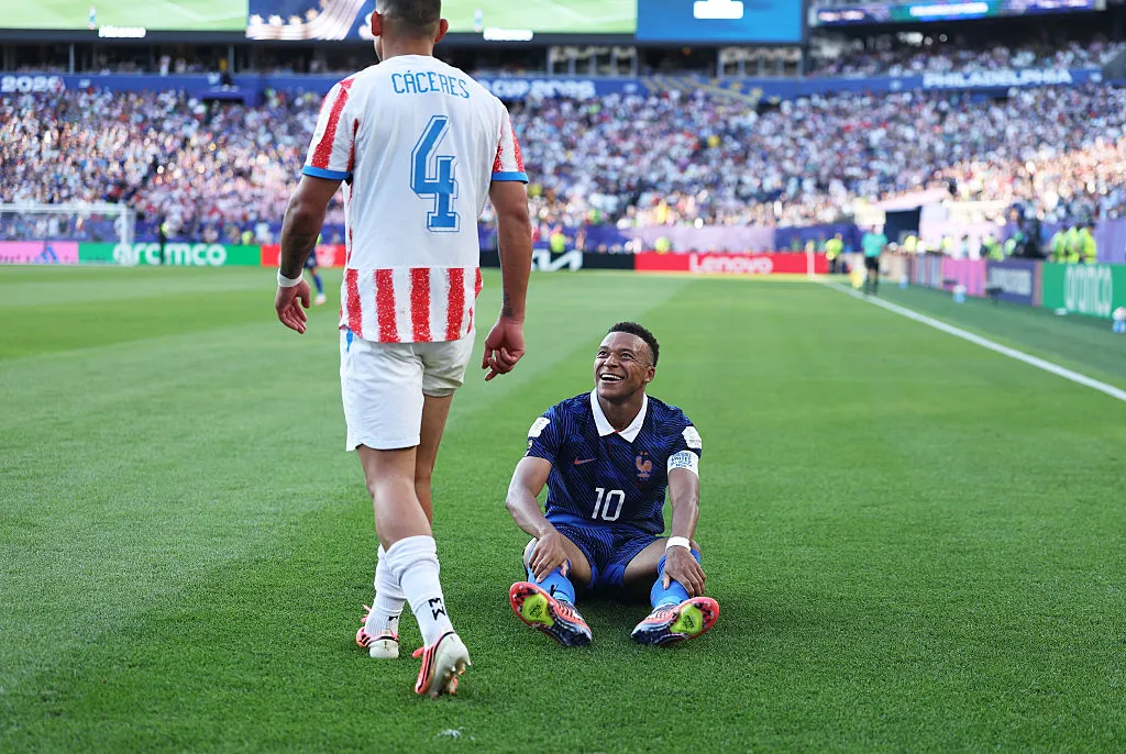 Kylian Mbappé tuvo un duelo aparte contra Paraguay. (Foto: Buda Mendes/Getty Images)