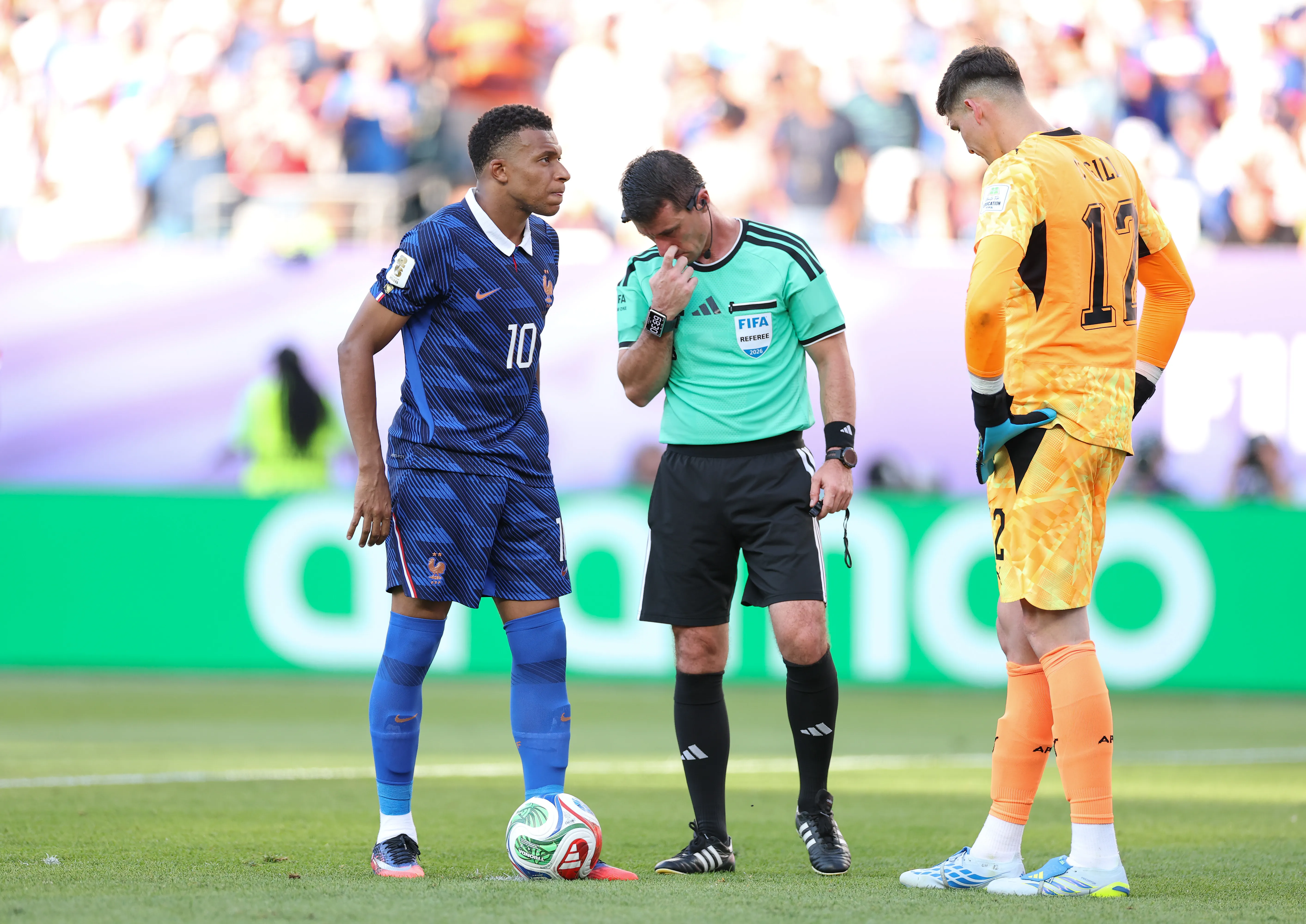 El arbitraje de Ilgiz Tantashev generó críticas tras el encuentro | FOTO: Dan Mullan/Getty Images