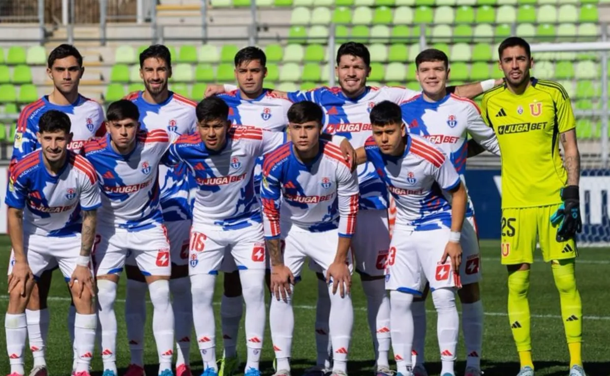 “No puede jugar más”: El jugador más criticado de la U tras el primer tiempo ante Santiago Wanderers