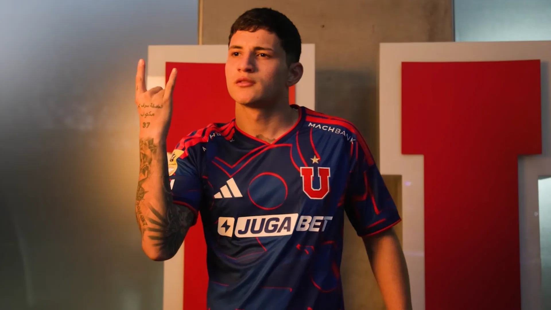 Hugo Droguett se ilusiona con Gonzalo Reyna. (Foto: Club Universidad de Chile)