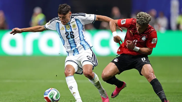 Nahuel Molina se salvó de la tarjeta roja.