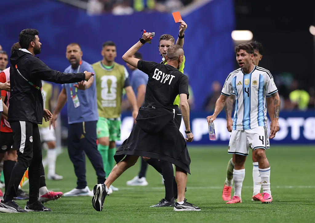 ATLANTA, GEORGIA – JULY 07: Referee Francois Letexier shows a red card to team official Saafan Elsaghir of Egypt during the FIFA World Cup 2026 Round of 16 match between Argentina and Egypt at Atlanta Stadium on July 07, 2026 in Atlanta, Georgia. (Photo by Buda Mendes/Getty Images)