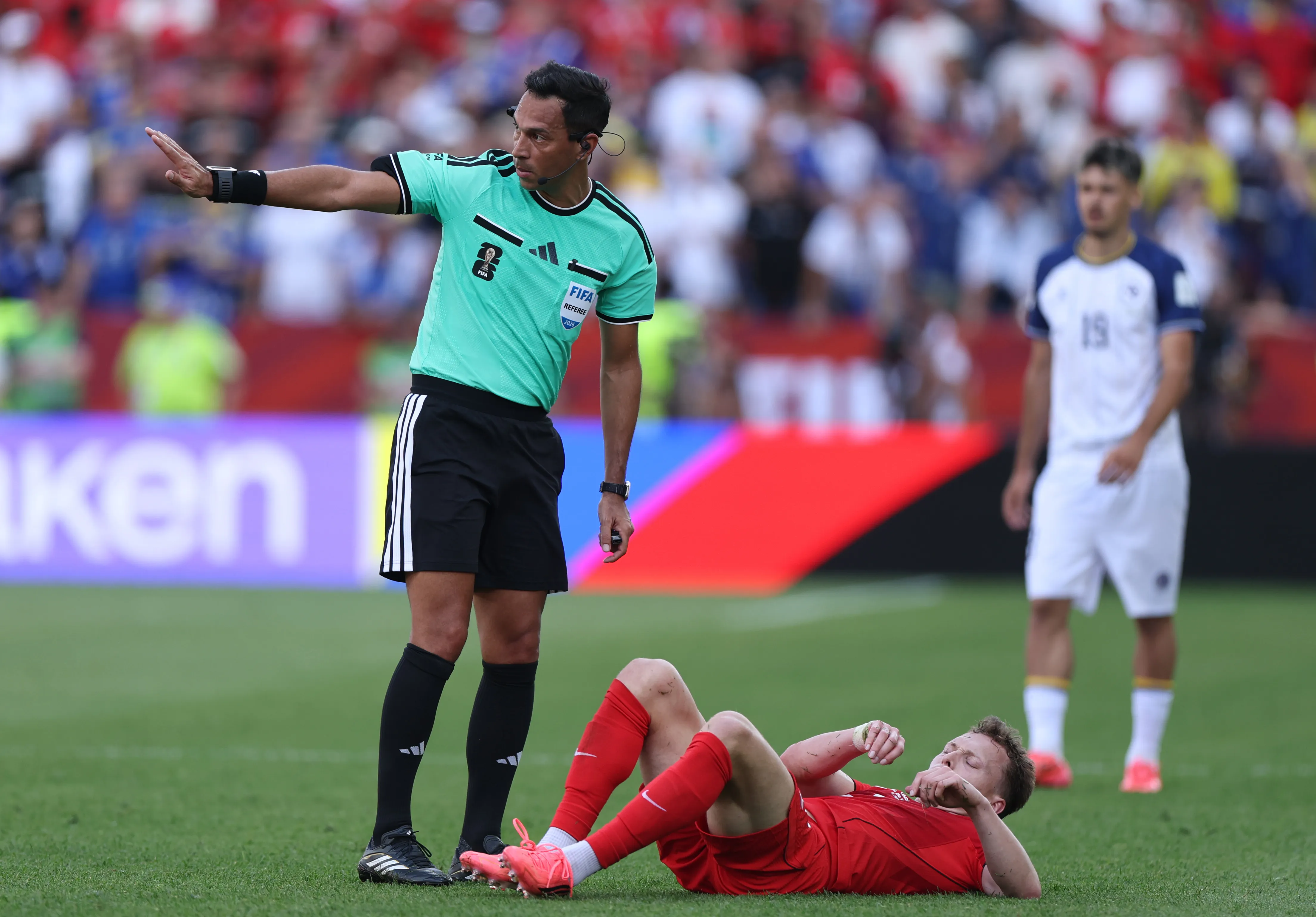 En este Mundial, Tello arbitró el partido entre Canadá vs. Bosnia y Sudáfrica vs. Corea del Sur | FOTO: Francois Nel/Getty Images