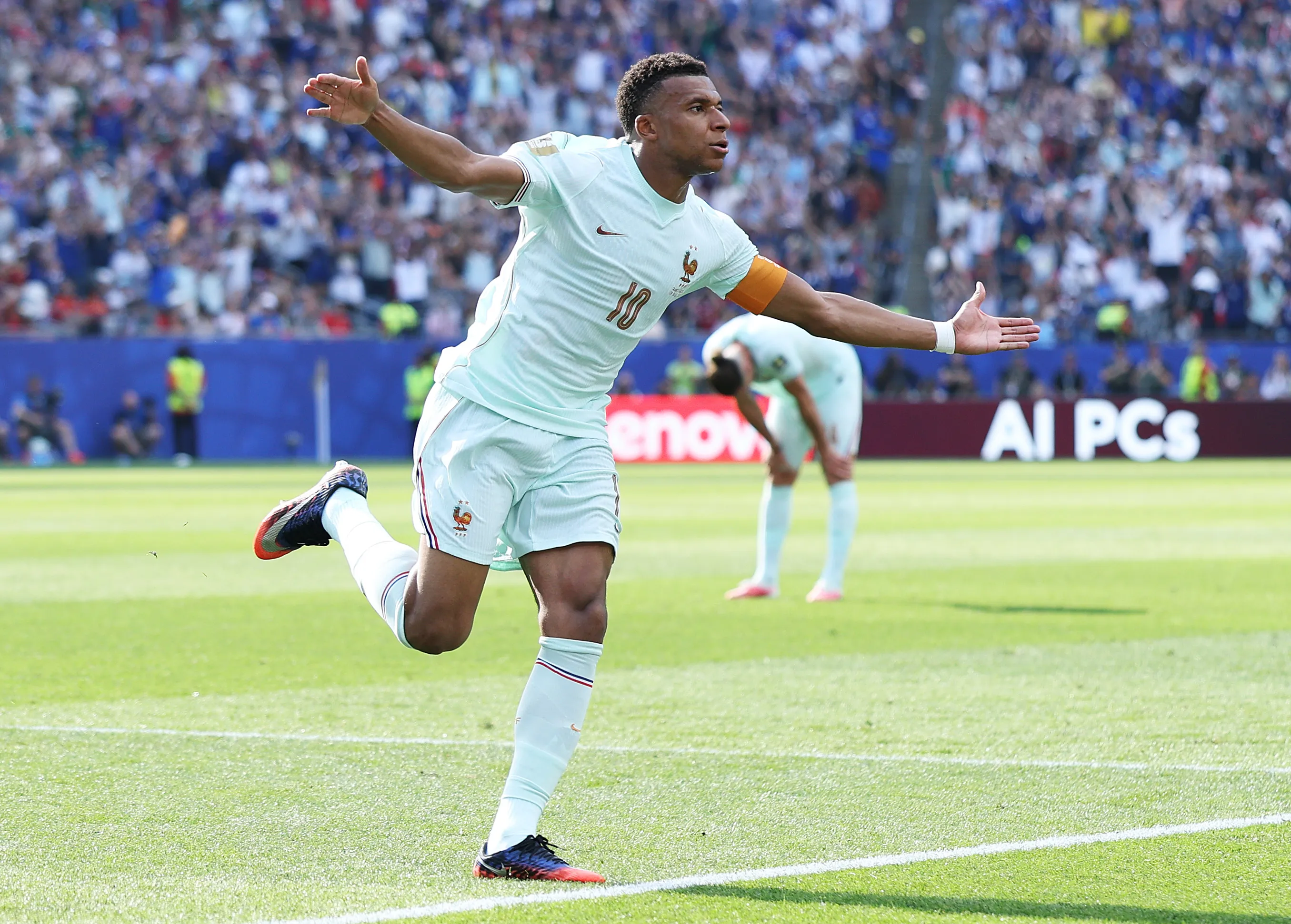 Kylian Mbappé abrió la cuenta para Francia.