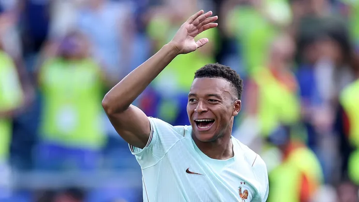 Hinchas trasandinos acusan presunto "robo" de Francia por el gol de Mbappé. (Photo by Kevin C. Cox/Getty Images)