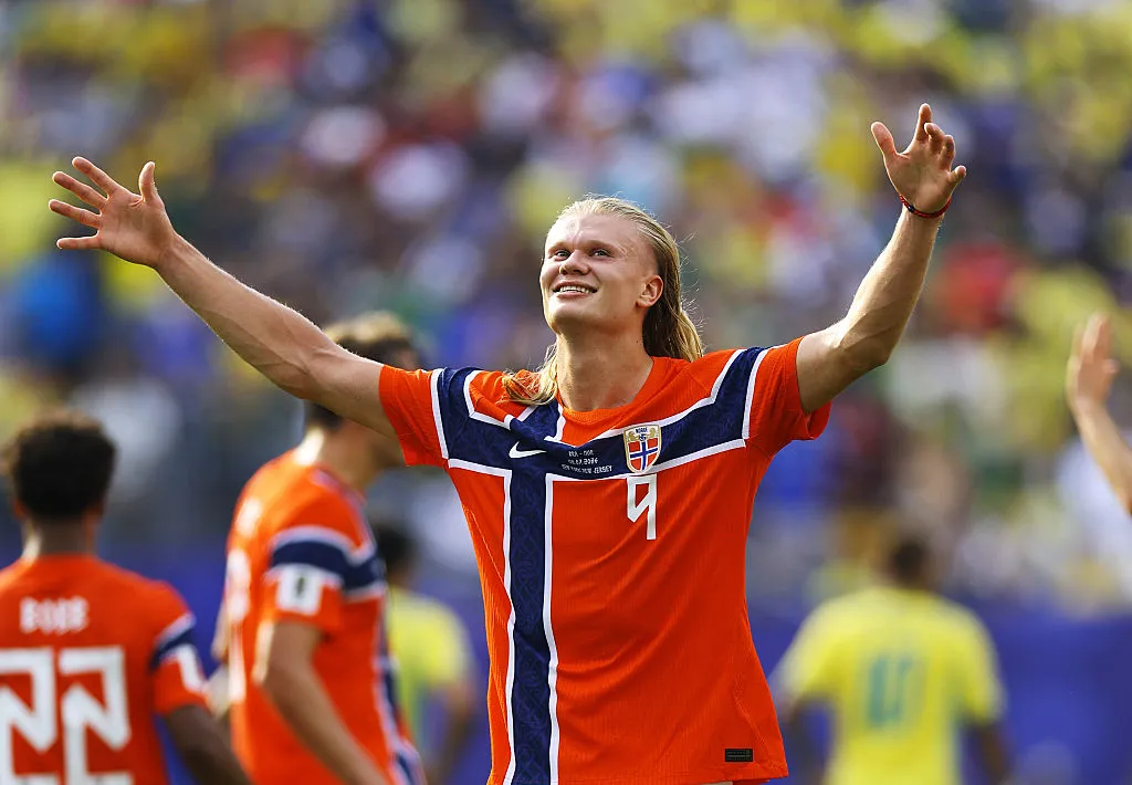 Haaland quiere meter a Noruega en semifinales del Mundial. | Foto: Getty Images
