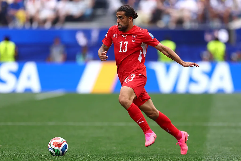 El chileno-suizo, Ricardo Rodríguez, desafía a Argentina. | Foto: Getty Images