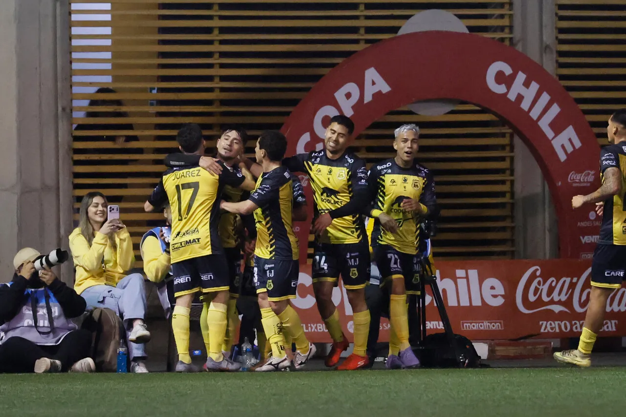 El “Canario” goleó al equipo precordillerano en Quillota. (Foto: Photosport)