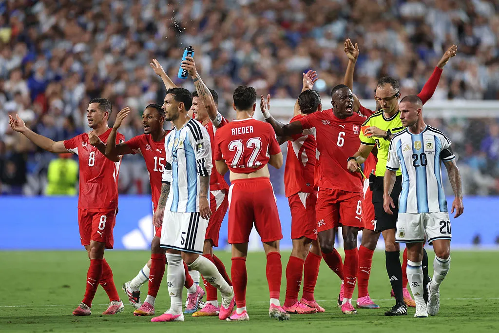 Indignación en Suiza tras la expulsión de Embolo (Photo by Lars Baron/Getty Images)