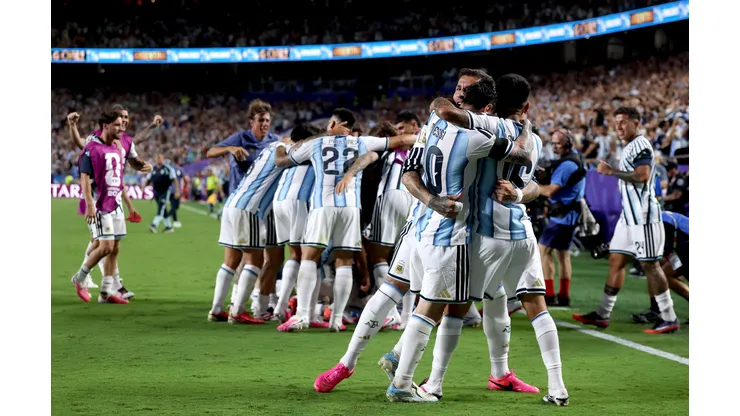 Julián Álvarez le da el triunfo a Argentina.