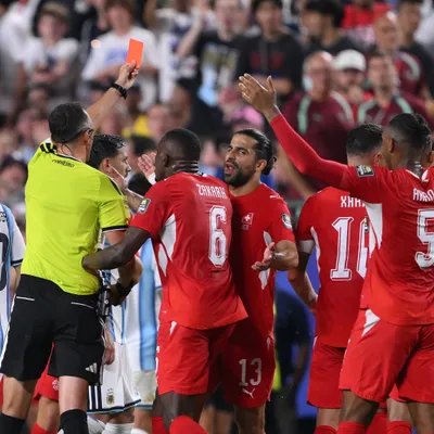 Jugadores de Suiza disparan contra arbitraje pro Argentina: "Nunca..."