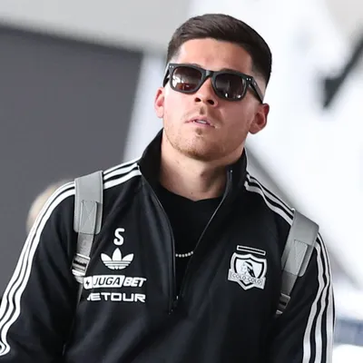 FOTOS: Colo Colo parte rumbo a Colombia y estrena nueva indumentaria