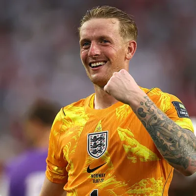 Jordan Pickford deja la rivalidad de lado y le hace un queque a Lionel Messi