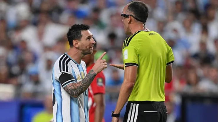 El árbitro chileno que dirá presente en el duelo entre Argentina e Inglaterra