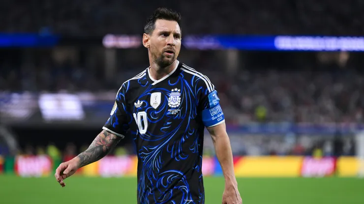 Por qué Argentina juega con la camiseta azul ante Inglaterra