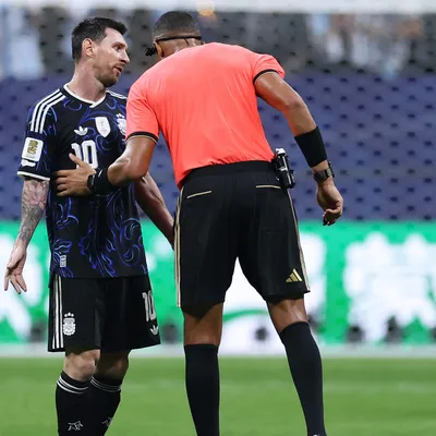 CONFIRMADO: El polémico árbitro elegido para la final entre España y Argentina