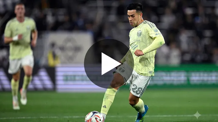 Aravena aportó en goleada ante Seattle.