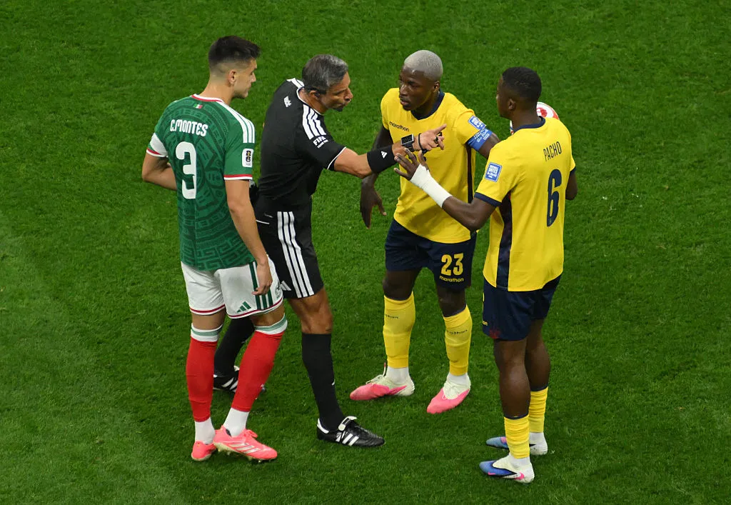 Vincic dirigió el polémico México vs. Ecuador en este Mundial. | Foto: Getty Images