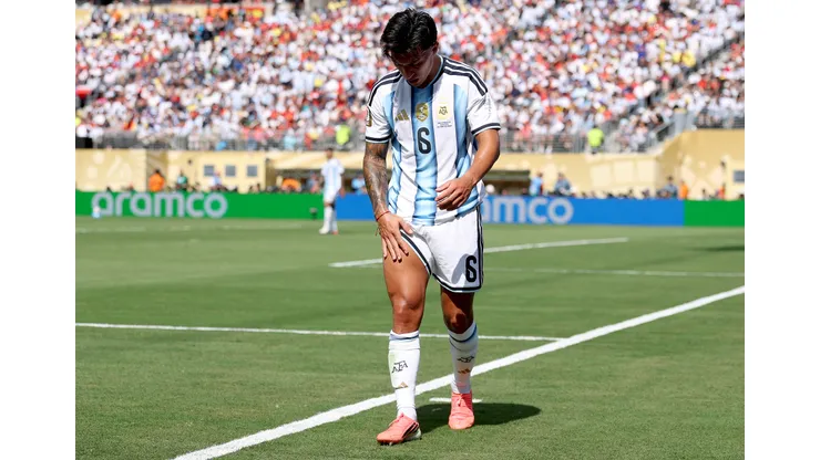 Lisandro Martínez abandonó la cancha en el epílogo del primer tiempo.