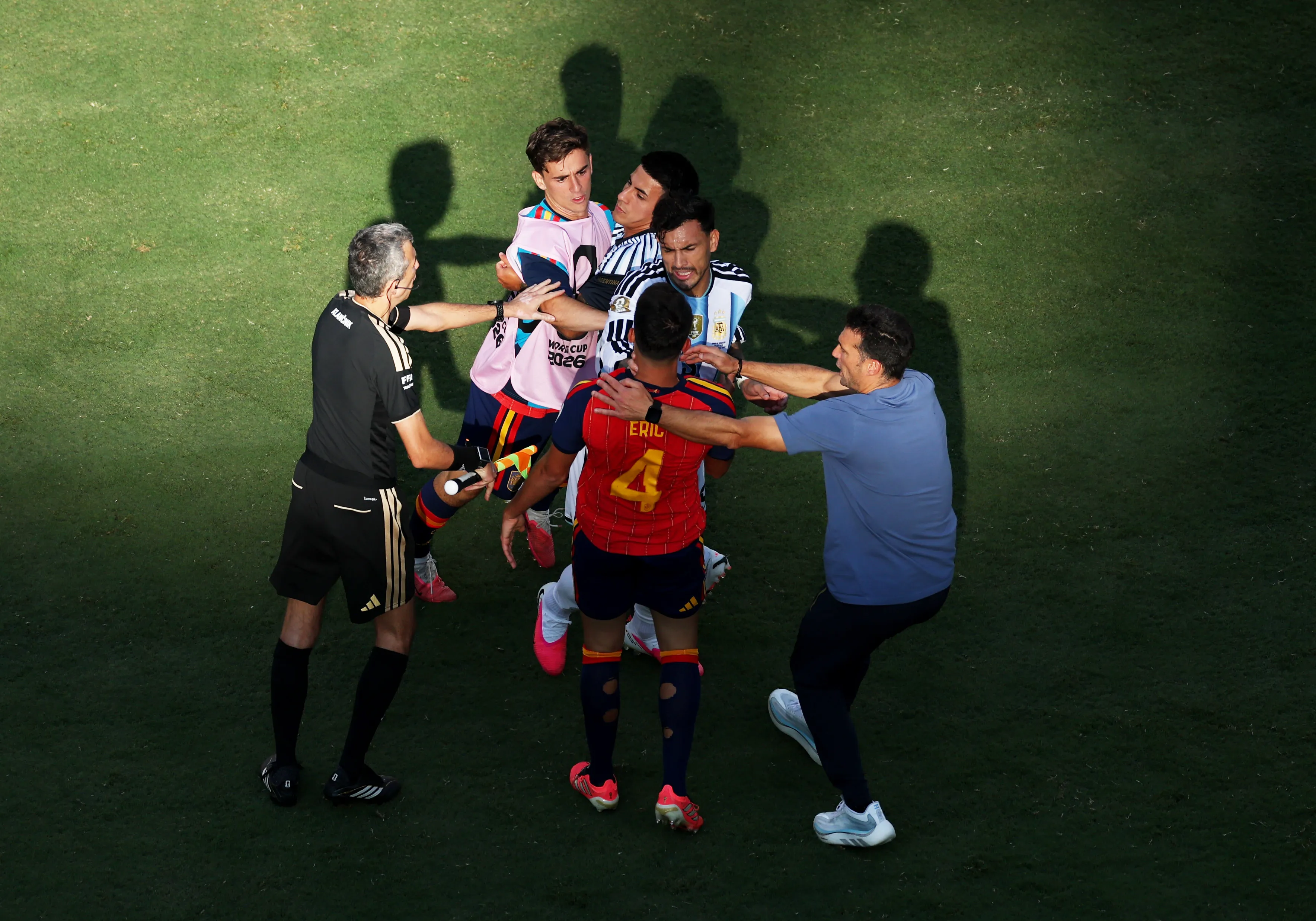 Leandro Paredes se salió de control en la final del Mundial. (Photo by Al Bello/Getty Images)