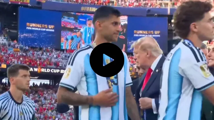 El defensor argentino pasó de largo negándole el saludo al mandatario estadounidense.
