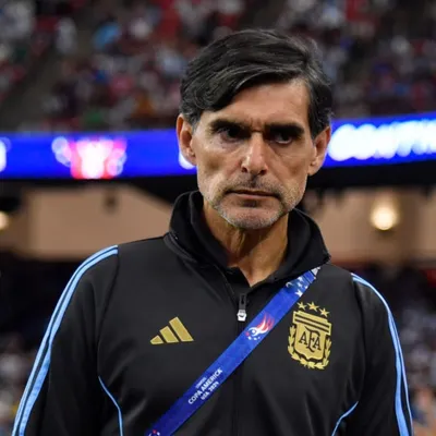 Indignante actuar: Roberto Ayala agrede de puño en la cara a Dani Olmo