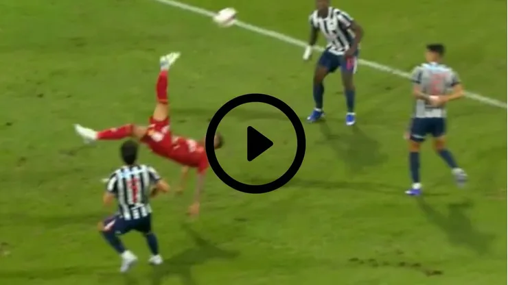 Ex Universidad de Chile hace noticia tras este golazo en Perú