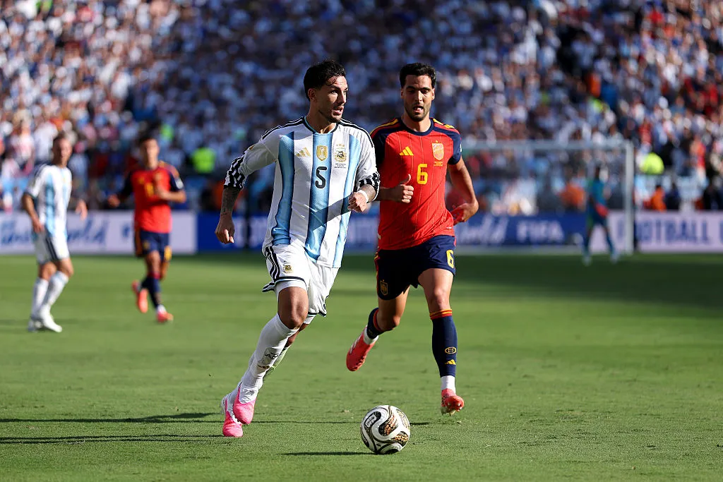 Paredes, finalmente, no recibió tarjeta roja. | Foto: Getty Images