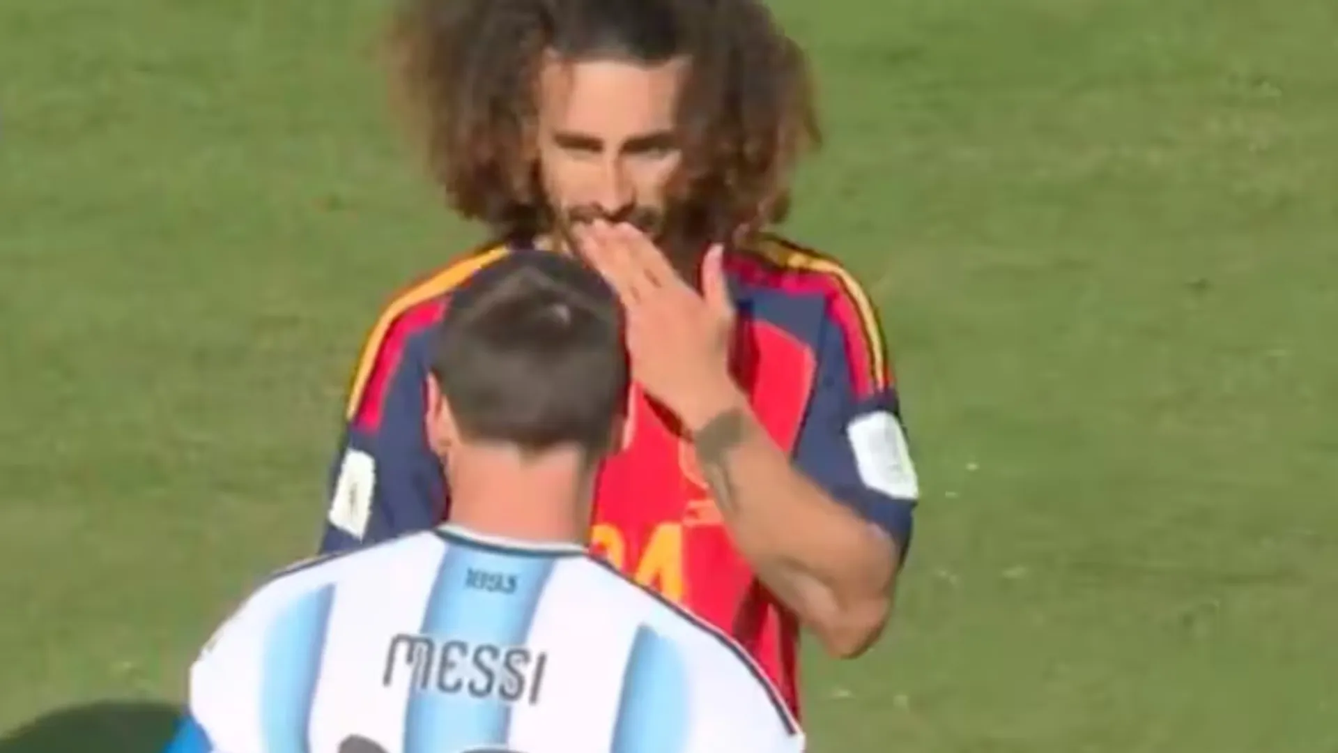 La jugada de Cucurella y Messi en plena final | FOTO: Captura