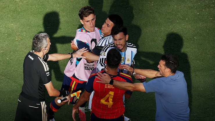 Gavi se refirió a la agresión de Leandro Paredes. (Foto: Al Bello/Getty Images)