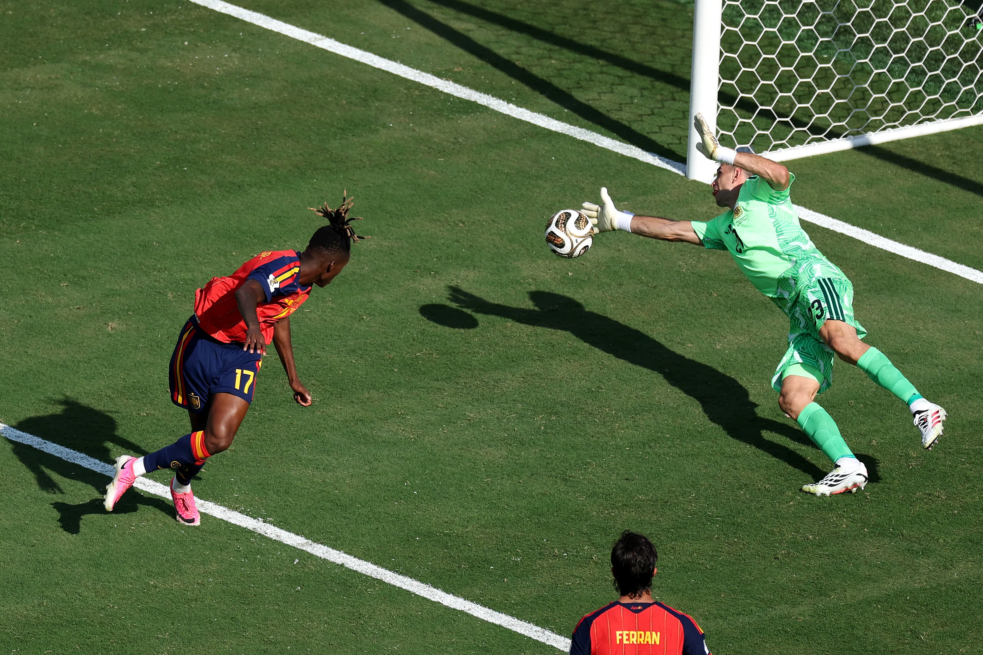 Pese a la derrota, el Dibu fue una de las figuras de la Albiceleste | FOTO: Kevin C. Cox/Getty Images